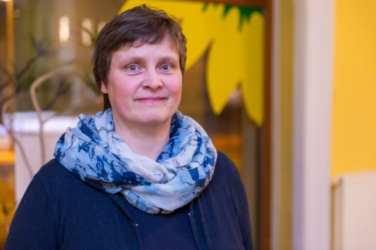 Grüne Kandidatinnen und Kandidaten zur Landtagswahl aus Cottbus und Spree-Neiße verurteilen den rassistischen Angriff auf die Cottbuser CDU-Kandidatin Abimnwi Awemo aufs Schärfste