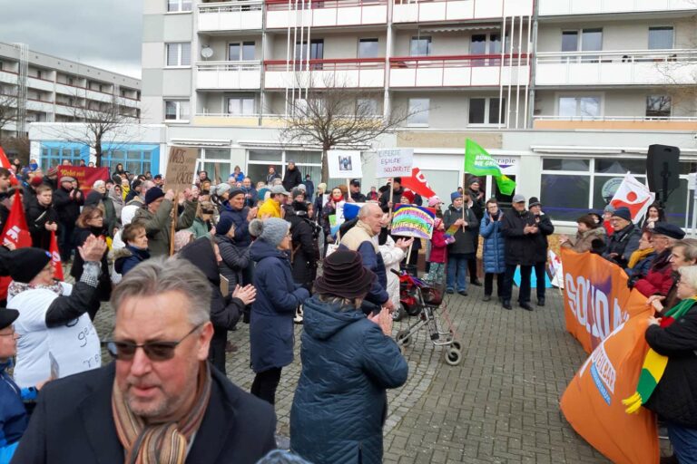 Demonstration gegen Rechtsextremismus in der Lausitz. Bündnisgrüne: Fremdenfeindliches Umfeld Gefahr für den Strukturwandel